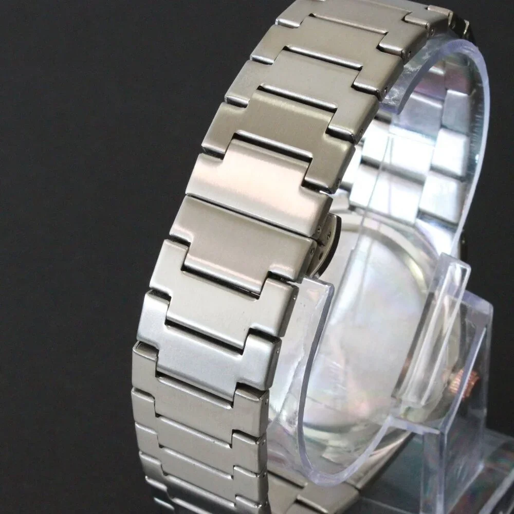 Men's Integrated Bracelet Sports Watch Stainless Steel Radiant Green Dial 40mm
